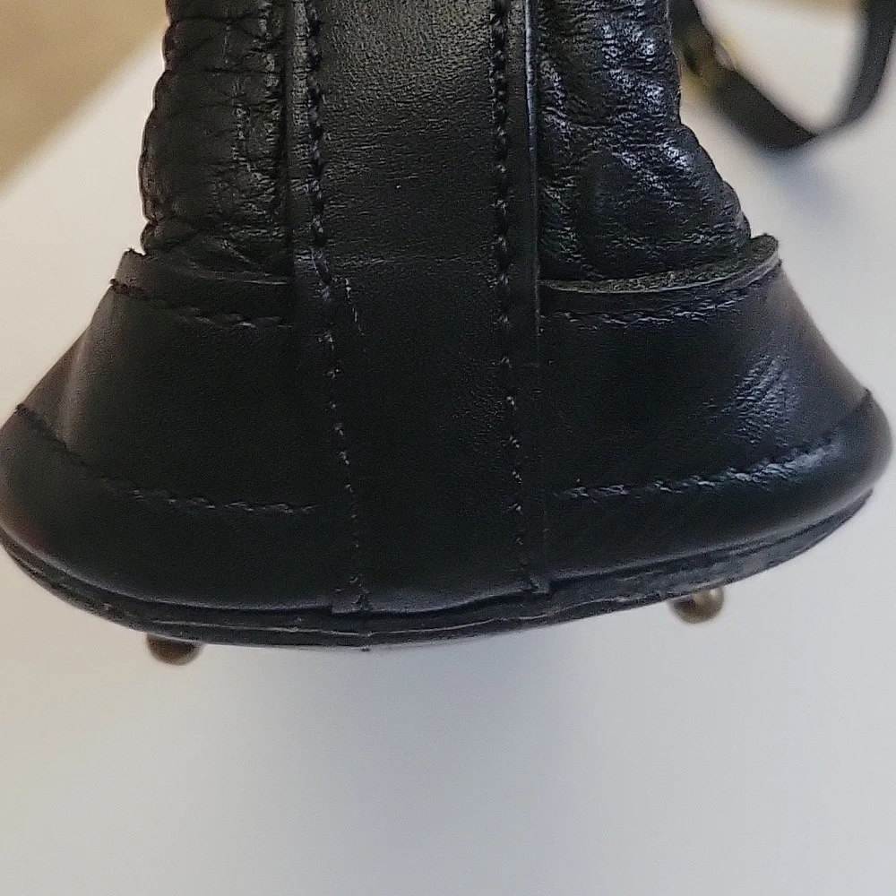 Dooney and Bourke Vintage Black Leather Shoulder Bag - Picture 7 of 9